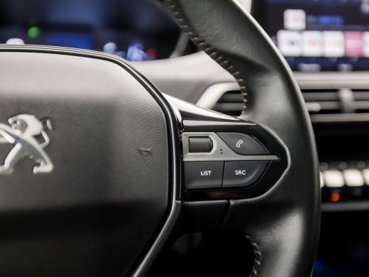 Peugeot 3008 1.2 PureTech Sport (APPLE CARPLAY, GROOT NAVI, LANE ASSIST, GETINT GLAS, SPORTSTOELEN, PARKEERSEN... ActivLease financial lease