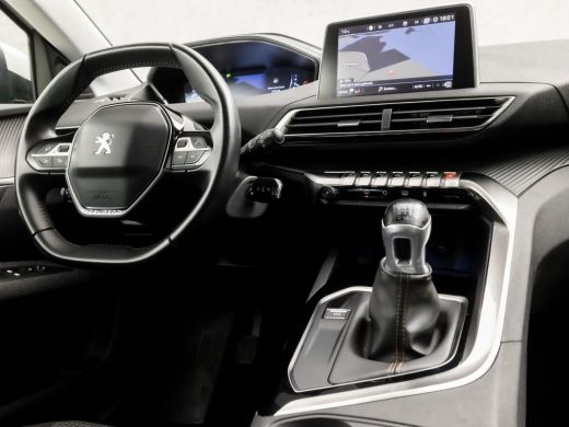 Peugeot 3008 1.2 PureTech Sport (APPLE CARPLAY, GROOT NAVI, LANE ASSIST, GETINT GLAS, SPORTSTOELEN, PARKEERSEN... ActivLease financial lease