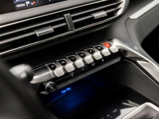 Peugeot 3008 1.2 PureTech Sport (APPLE CARPLAY, GROOT NAVI, LANE ASSIST, GETINT GLAS, SPORTSTOELEN, PARKEERSEN... ActivLease financial lease