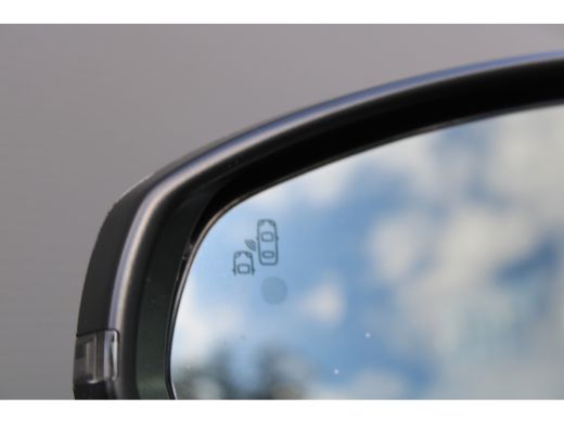 Peugeot 5008 1.2 PureTech Blue Lease GT | Automaat | Navigatie | Camera | Comfortstoelen | Focal | Trekhaak | ... ActivLease financial lease