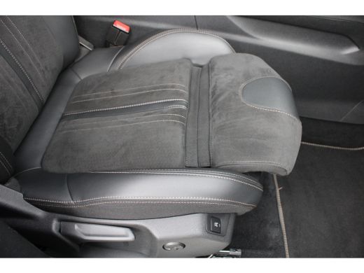 Peugeot 5008 1.2 PureTech Blue Lease GT | Automaat | Navigatie | Camera | Comfortstoelen | Focal | Trekhaak | ... ActivLease financial lease