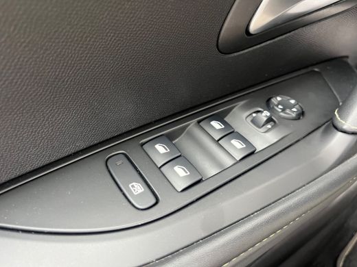Peugeot e-208 EV GT Pack 50 kWh Panorama Dak | Leder/Alcantara | Digitaal Dashboard | Camera | Stoelverwarming ... ActivLease financial lease