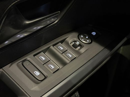 Peugeot e-3008 GT Avantage 210 73 kWh Warmtepomp | Navigatie | Apple Carplay/Android Auto | Alcantara | | 11 kW ... ActivLease financial lease