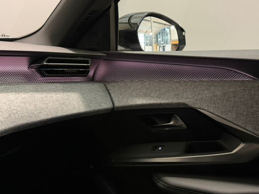 Peugeot e-3008 GT Avantage 210 73 kWh Warmtepomp | Navigatie | Apple Carplay/Android Auto | Alcantara | | 11 kW ... ActivLease financial lease