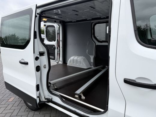 Renault Trafic 2.0 dCi 145 PK AUTOMAAT / L1H1 / 2x SCHUIFDEUR / TREKHAAK / AIRCO / CRUISE / 3-ZITS / LED ActivLease financial lease