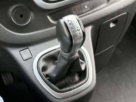 Renault Trafic 2.0 dCi 145 PK AUTOMAAT / L1H1 / 2x SCHUIFDEUR / TREKHAAK / AIRCO / CRUISE / 3-ZITS / LED ActivLease financial lease