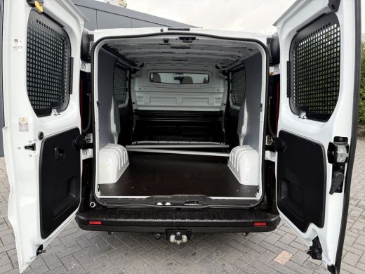 Renault Trafic 2.0 dCi 145 PK AUTOMAAT / L1H1 / 2x SCHUIFDEUR / TREKHAAK / AIRCO / CRUISE / 3-ZITS / LED ActivLease financial lease