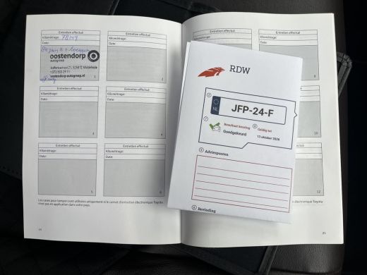 Toyota C-HR 1.8 Hybrid Executive | Navigatie | Parkeersensoren | Keyless entry | Stoelverwarming | ActivLease financial lease