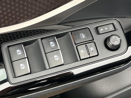 Toyota C-HR 1.8 Hybrid Executive | Navigatie | Parkeersensoren | Keyless entry | Stoelverwarming | ActivLease financial lease