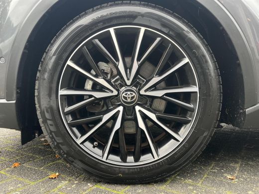 Toyota C-HR 1.8 Hybrid Executive | Navigatie | Parkeersensoren | Keyless entry | Stoelverwarming | ActivLease financial lease