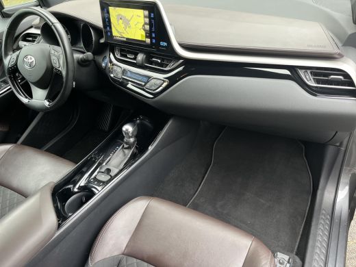 Toyota C-HR 1.8 Hybrid Executive | Navigatie | Parkeersensoren | Keyless entry | Stoelverwarming | ActivLease financial lease