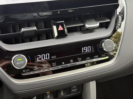 Toyota Corolla Cross Hybrid 140 Style **DODEHOEK DETECTIE/ STOEL EN STUURWIELVERWARMING/ KEYLESS/ GARANTIE** ActivLease financial lease