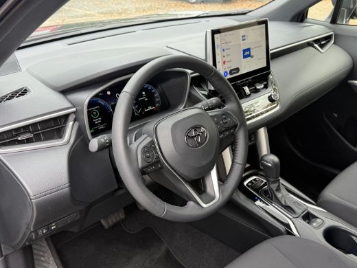 Toyota Corolla Cross Hybrid 140 Style **DODEHOEK DETECTIE/ STOEL EN STUURWIELVERWARMING/ KEYLESS/ GARANTIE** ActivLease financial lease