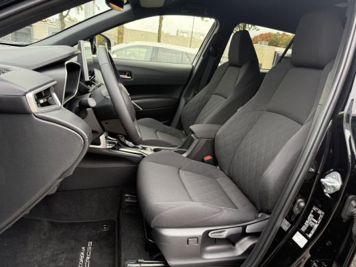 Toyota Corolla Cross Hybrid 140 Style **DODEHOEK DETECTIE/ STOEL EN STUURWIELVERWARMING/ KEYLESS/ GARANTIE** ActivLease financial lease