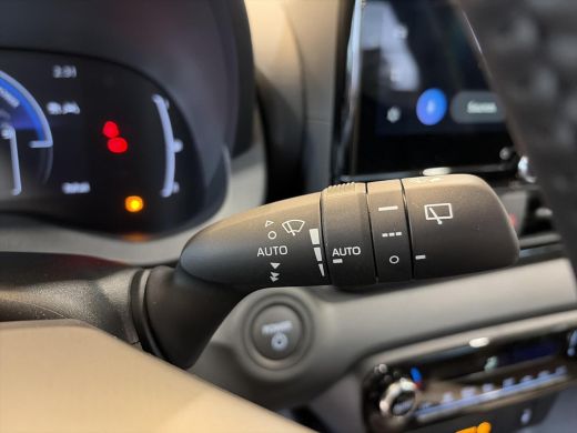 Toyota Yaris 1.5 Hybrid 115 Dynamic Comfort pack ActivLease financial lease