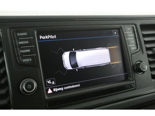 Volkswagen Crafter 30 2.0 TDI 140PK L3H2 | 3000kg Trekgew. | Airco | Cruise | Carplay | Navi | Parkeersens. ActivLease financial lease