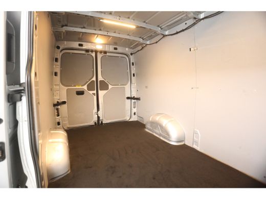 Volkswagen Crafter 30 2.0 TDI 140PK L3H2 | 3000kg Trekgew. | Airco | Cruise | Carplay | Navi | Parkeersens. ActivLease financial lease