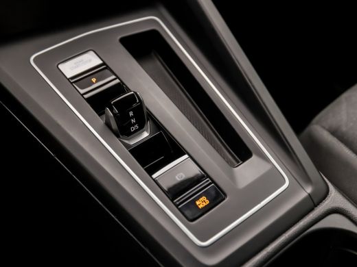 Volkswagen Golf 1.0 TSI Sportline Automaat (APPLE CARPLAY, GROOT NAVI, CLIMATE, STUUR/STOELVERWARMING, SFEERVERLI... ActivLease financial lease