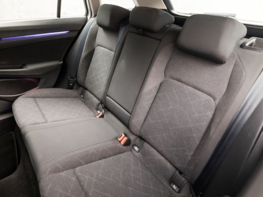 Volkswagen Golf 1.0 TSI Sportline Automaat (APPLE CARPLAY, GROOT NAVI, CLIMATE, STUUR/STOELVERWARMING, SFEERVERLI... ActivLease financial lease