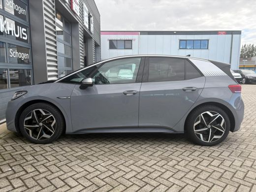 Volkswagen ID.3 First Plus 58 kWh 204 pk | Achteruitrijcamera | Navigatie | Stoel/stuur verwarmd | ActivLease financial lease