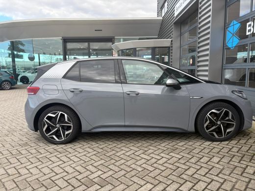 Volkswagen ID.3 First Plus 58 kWh 204 pk | Achteruitrijcamera | Navigatie | Stoel/stuur verwarmd | ActivLease financial lease