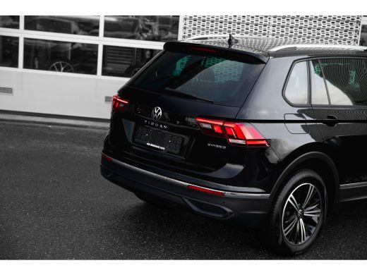 Volkswagen Tiguan 1.4 TSI eHybrid 245pk | Head up display | Stoelverwarming l Extra getinte ramen | Adaptief cruise... ActivLease financial lease