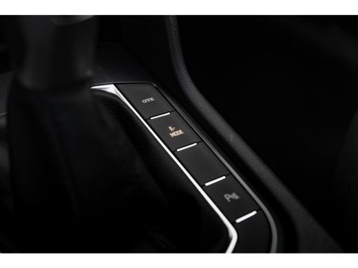 Volkswagen Tiguan 1.4 TSI eHybrid 245pk | Head up display | Stoelverwarming l Extra getinte ramen | Adaptief cruise... ActivLease financial lease