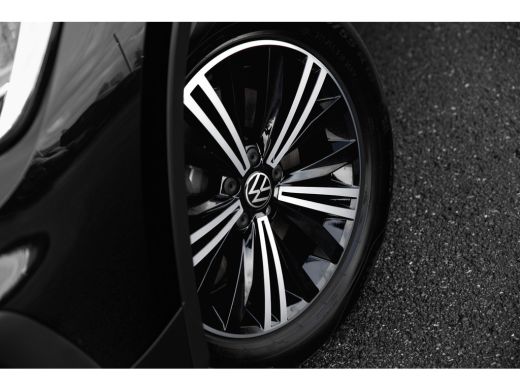 Volkswagen Tiguan 1.4 TSI eHybrid 245pk | Head up display | Stoelverwarming l Extra getinte ramen | Adaptief cruise... ActivLease financial lease