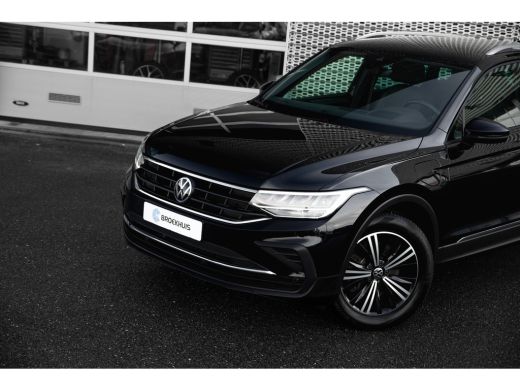 Volkswagen Tiguan 1.4 TSI eHybrid 245pk | Head up display | Stoelverwarming l Extra getinte ramen | Adaptief cruise... ActivLease financial lease