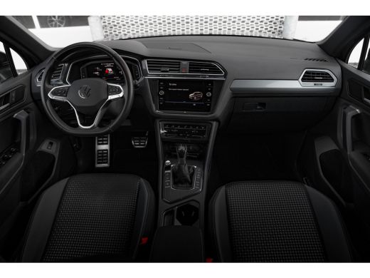 Volkswagen Tiguan 1.4 TSI eHybrid 245pk | Head up display | Stoelverwarming l Extra getinte ramen | Adaptief cruise... ActivLease financial lease