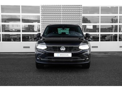 Volkswagen Tiguan 1.4 TSI eHybrid 245pk | Head up display | Stoelverwarming l Extra getinte ramen | Adaptief cruise... ActivLease financial lease