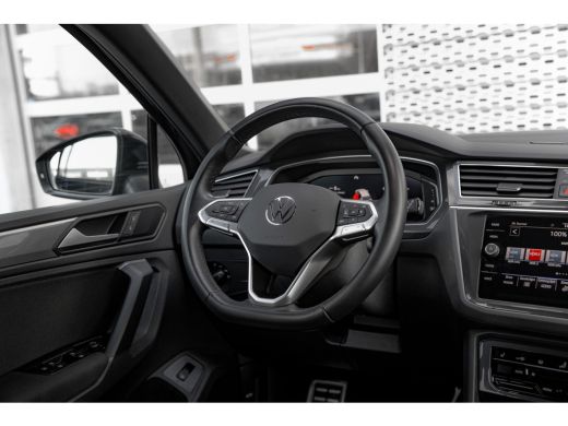 Volkswagen Tiguan 1.4 TSI eHybrid 245pk | Head up display | Stoelverwarming l Extra getinte ramen | Adaptief cruise... ActivLease financial lease