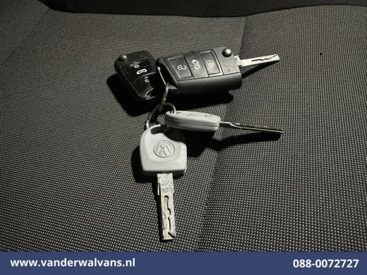 Volkswagen Transporter 2.0 TDI L1H1 Euro6 Airco | Camera | Cruisecontrol | Trekhaak | Sidebars Parkeersensoren ActivLease financial lease