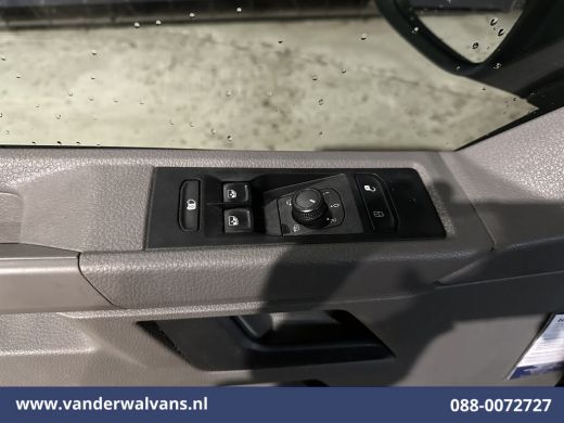 Volkswagen Transporter 2.0 TDI L1H1 Euro6 Airco | Camera | Cruisecontrol | Trekhaak | Sidebars Parkeersensoren ActivLease financial lease