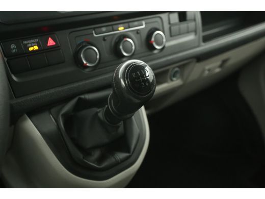 Volkswagen Transporter 2.0 TDI L2H1 | 140PK | Airco | Cruise | Camera | 3-Zits | Sidebars ActivLease financial lease