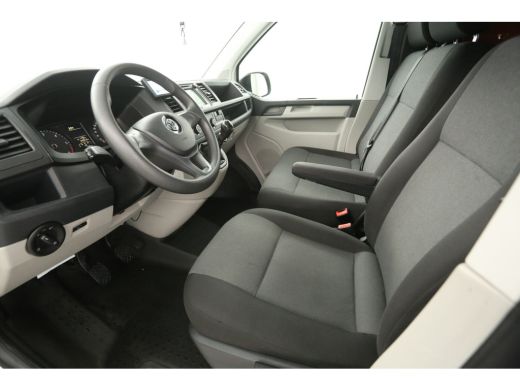 Volkswagen Transporter 2.0 TDI L2H1 | 140PK | Airco | Cruise | Camera | 3-Zits | Sidebars ActivLease financial lease