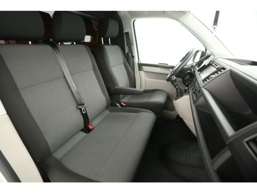 Volkswagen Transporter 2.0 TDI L2H1 | 140PK | Airco | Cruise | Camera | 3-Zits | Sidebars ActivLease financial lease