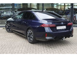 BMW i5 eDrive40 M Sport / Panoramadak / Trekhaak / Stoelventilatie / Comfort Access / Parking Assistant ...