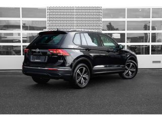 Volkswagen Tiguan 1.4 TSI eHybrid 245pk | Head up display | Stoelverwarming l Extra getinte ramen | Adaptief cruise...