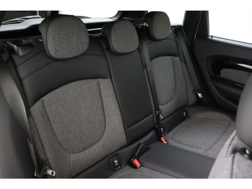 Mini Clubman Cooper Classic Automaat / Achteruitrijcamera / Comfort Access / LED / Stoelverwarming / PDC /  Cr... ActivLease financial lease