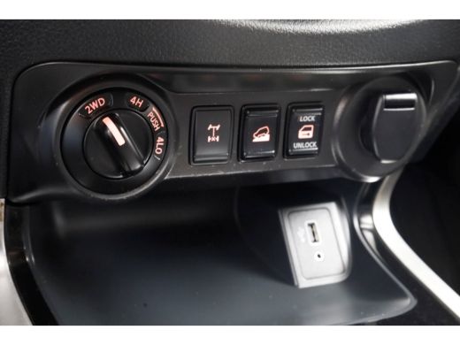 Nissan Navara 2.3 dCi 190pk Automaat Tekna 4x4 + Sperdiff. Trekhaak 3500kg 09-2020 ActivLease financial lease