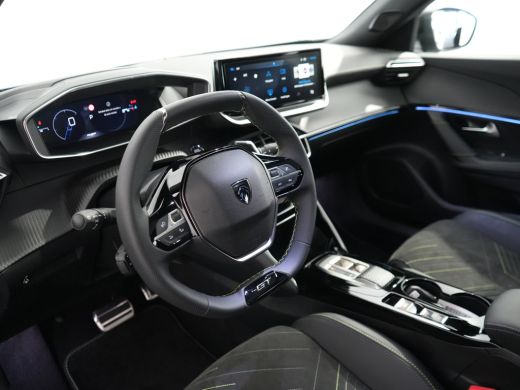 Peugeot 2008 GT | Advanced Active Safety Brake met camera en radar | Climate Control | Elektrisch verstelbare ... ActivLease financial lease