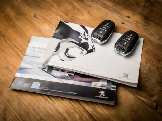 Peugeot 5008 1.2 PureTech Sport 7 Persoons Automaat (NIEUW MODEL, APPLE CARPLAY, 360 CAMERA, LEDER, SPORTSTOEL... ActivLease financial lease