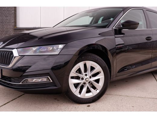 Skoda Octavia Combi 1.5 e-TSI Business Edition | Elek. Trekhaak | Virtual Cockpit | Carplay | LED | Navi ActivLease financial lease