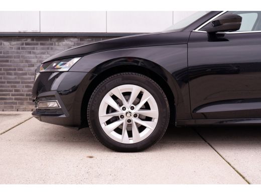 Skoda Octavia Combi 1.5 e-TSI Business Edition | Elek. Trekhaak | Virtual Cockpit | Carplay | LED | Navi ActivLease financial lease