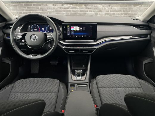 Skoda Octavia Combi 1.5 e-TSI Business Edition | Elek. Trekhaak | Virtual Cockpit | Carplay | LED | Navi ActivLease financial lease