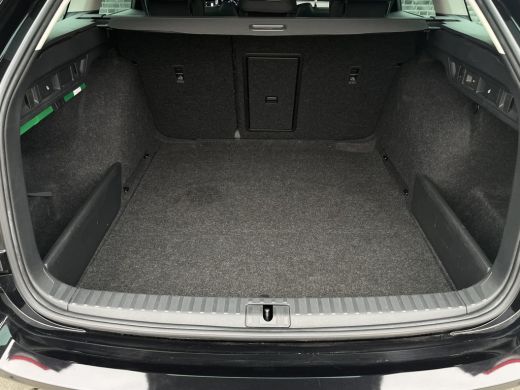 Skoda Octavia Combi 1.5 e-TSI Business Edition | Elek. Trekhaak | Virtual Cockpit | Carplay | LED | Navi ActivLease financial lease