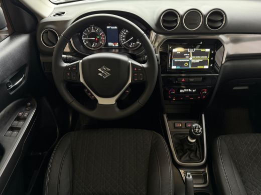 Suzuki Vitara 1.4 BOOSTERJET HYBRID SMART HYBRID STYLE PANORAMA SCHUIFDAK LEER CARPLAY NAVI CAMERA PDC STOELVERW. ActivLease financial lease