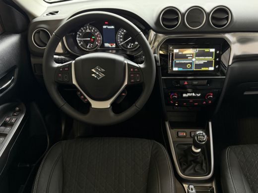 Suzuki Vitara 1.4 BOOSTERJET HYBRID SMART HYBRID STYLE PANORAMA SCHUIFDAK LEER CARPLAY NAVI CAMERA PDC STOELVERW. ActivLease financial lease