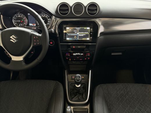 Suzuki Vitara 1.4 BOOSTERJET HYBRID SMART HYBRID STYLE PANORAMA SCHUIFDAK LEER CARPLAY NAVI CAMERA PDC STOELVERW. ActivLease financial lease